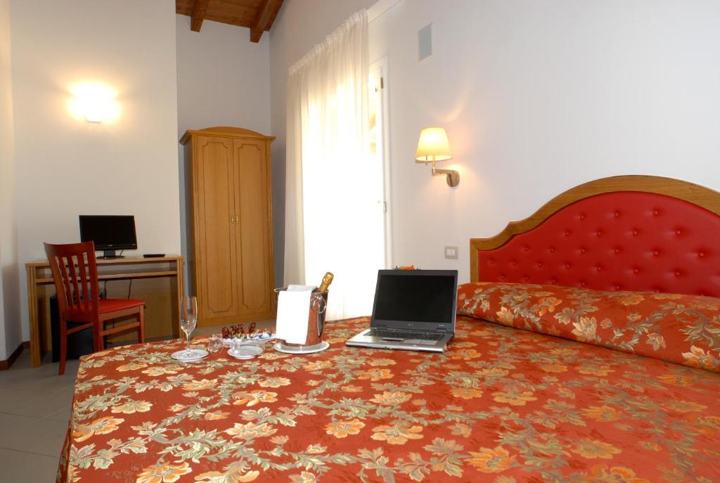 Villa Aretusi Болонья Номер фото